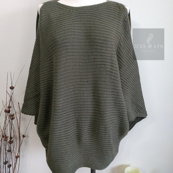 🆕 JAMESYN- Olive Oversized Boyfriend Knit Sweater w/Open Arm Detail - Picture 5 of 16